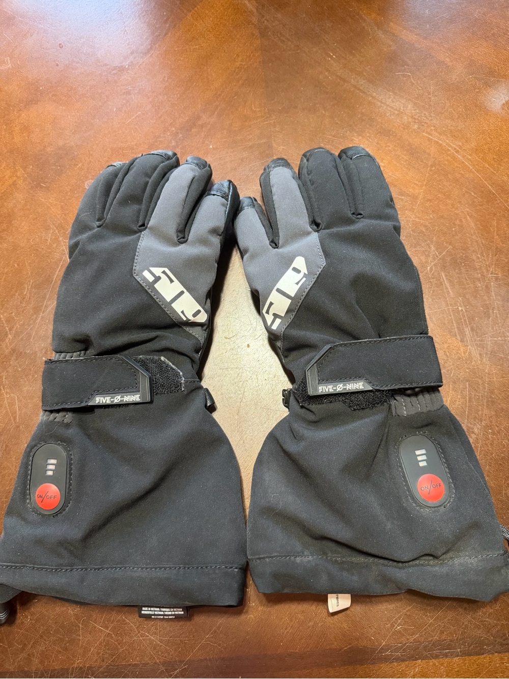Black Heated Ski Gloves with Touchscreen Tips
